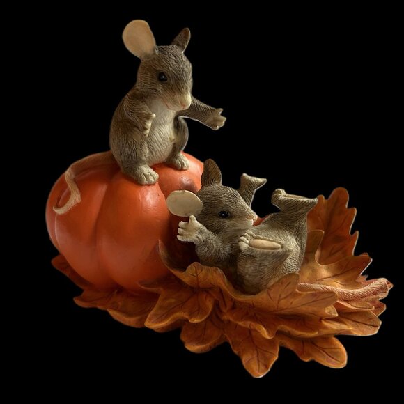Charming Tails Silvestri Pumpkin Slide Halloween Figurine (85513) - Picture 12 of 15